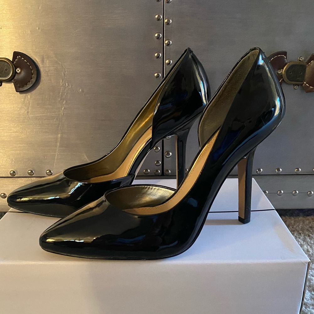 BCBG Black Pumps
